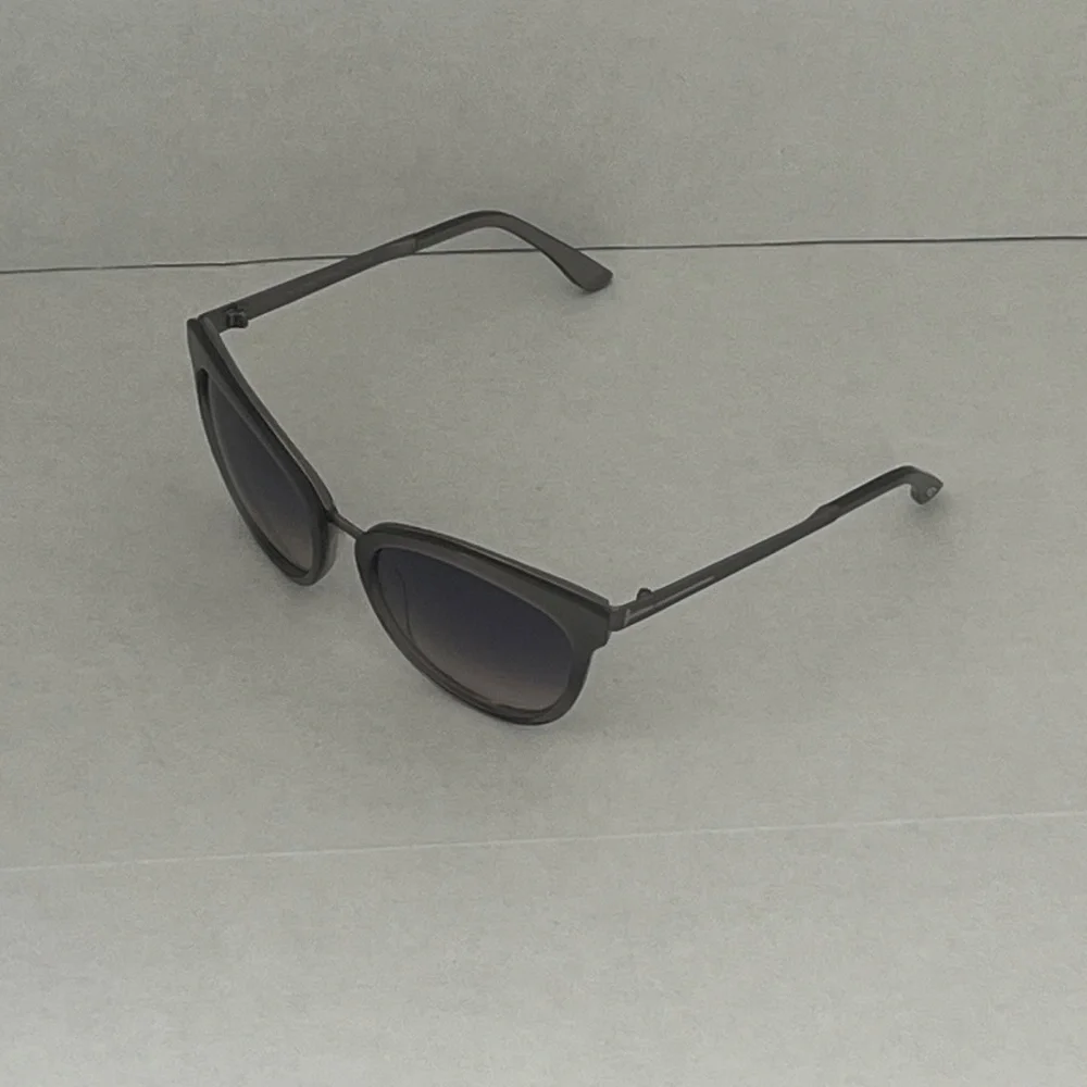 Tom Ford Emma TF 461 59B Grey‎ Sunglasses With Case.